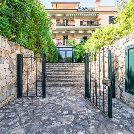 Piana Di Solaro Modern Flat & Swimming Pool Appartement Lerici Buitenkant foto