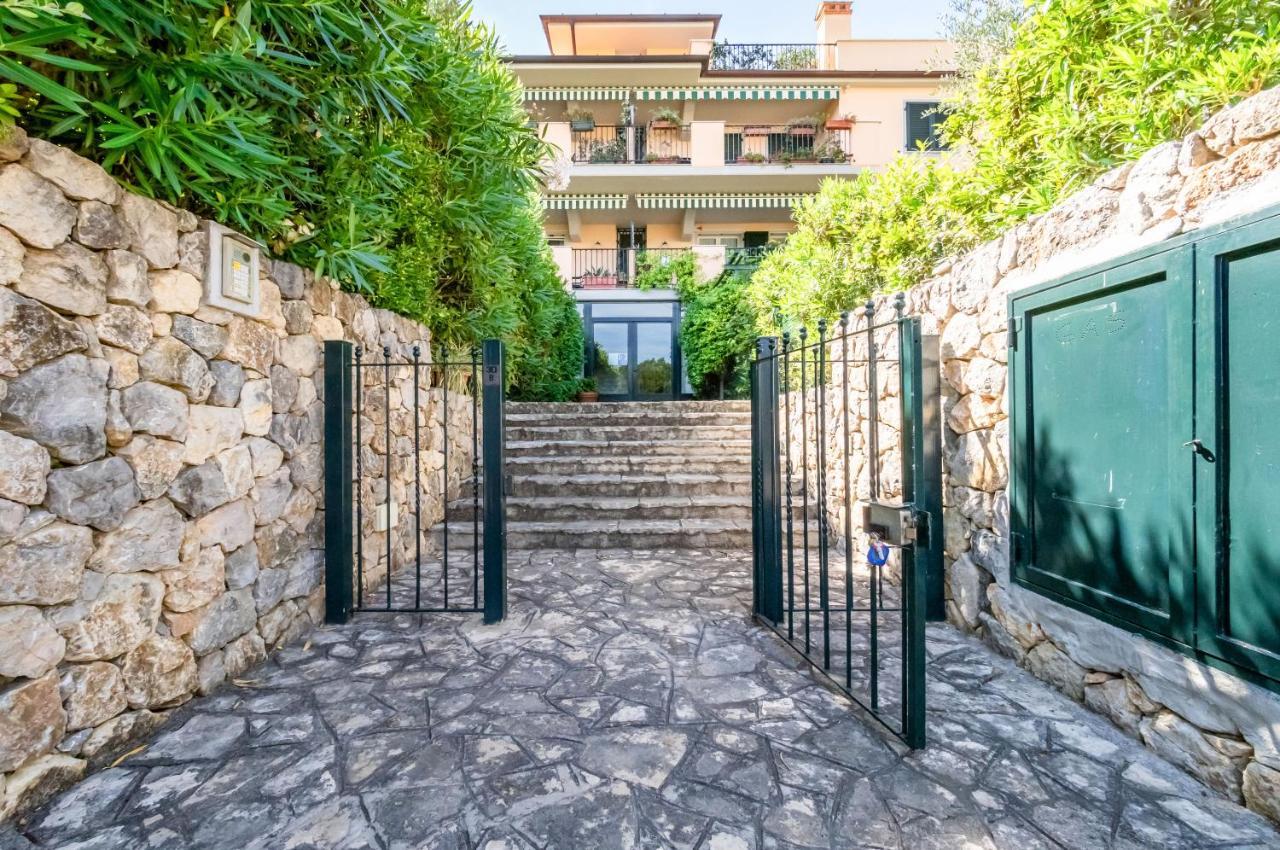 Piana Di Solaro Modern Flat & Swimming Pool Appartement Lerici Buitenkant foto
