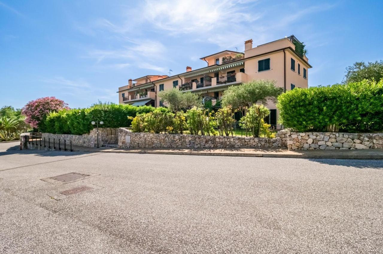 Piana Di Solaro Modern Flat & Swimming Pool Appartement Lerici Buitenkant foto