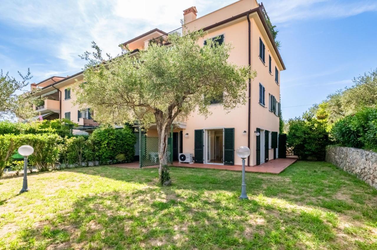Piana Di Solaro Modern Flat & Swimming Pool Appartement Lerici Buitenkant foto